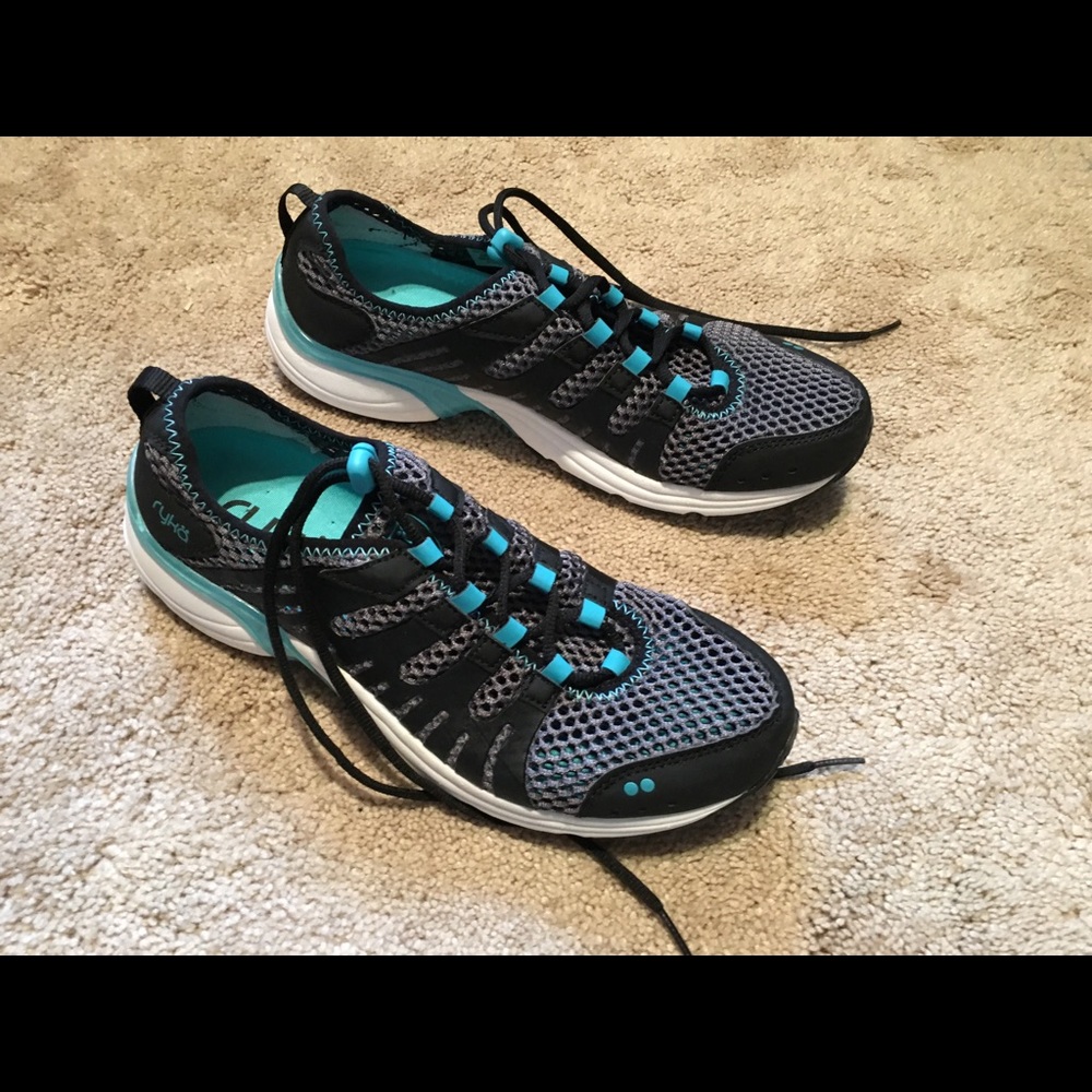 Ryka size 9 Ladies Water Shoes